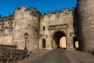 Edimburgo: Castillo de Stirling, Paseo por Loch Lomond y Tour del Whisky