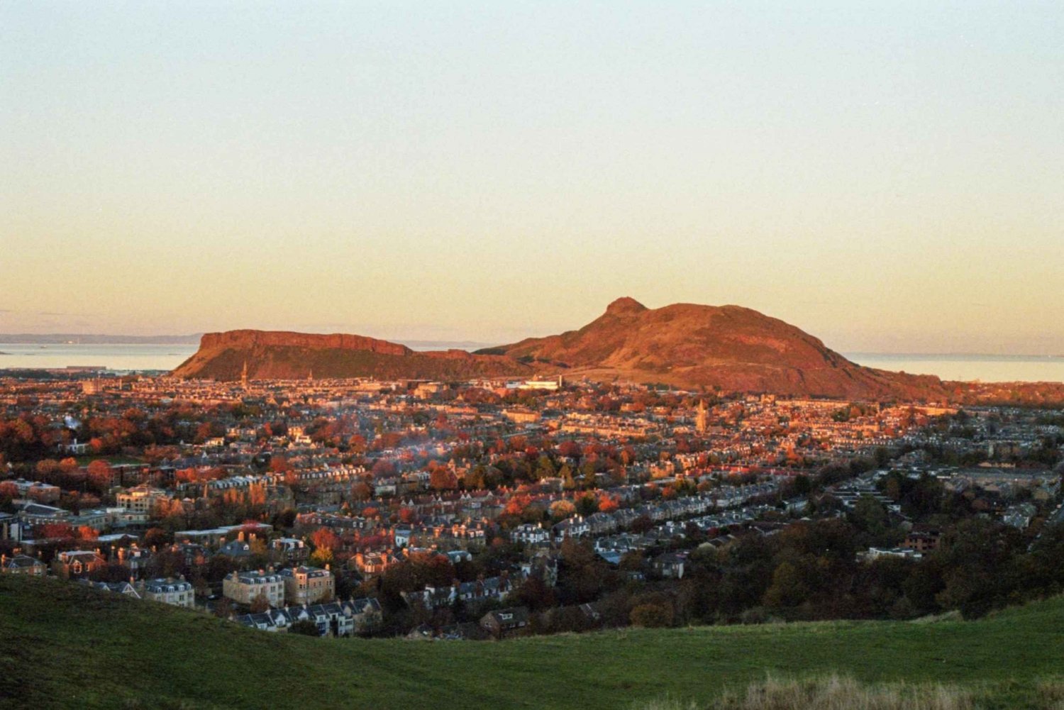 Edinburgh: Sunset Hike to Arthur's Seat with Local Guide