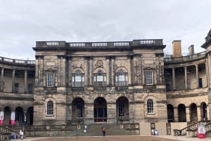 Edimburgo: tour guidato a piedi 'Racconti dalla Città Vecchia'