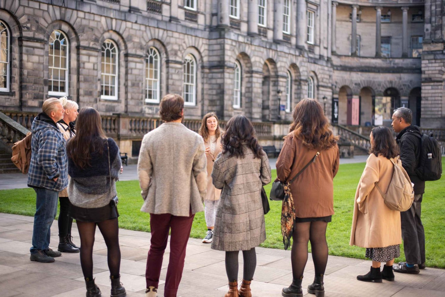 Edinburgh: The Complete Guide to the Old and New