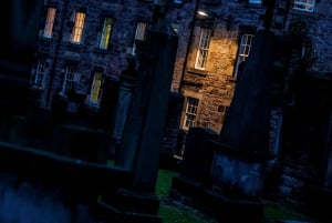 Edinburgh: Underground Vaults and Graveyard Evening Tour