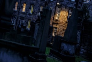 Edinburgh: Underground Vaults & Graveyard Evening Tour