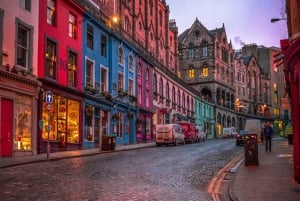 Edinburgh: Walking Tour / Treasure Hunt (app led)
