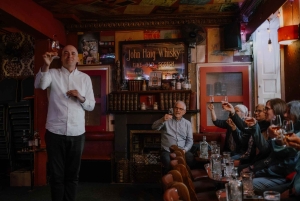 Edinburgh - Whiskyprovning och berättande Whiskyprovning och historieberättande i en historisk pub