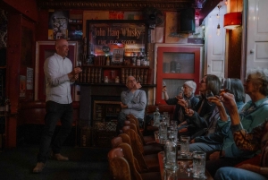 Edinburgh - Whiskyprovning och berättande Whiskyprovning och historieberättande i en historisk pub