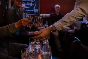 Edinburgh - Whiskyprovning och berättande Whiskyprovning och historieberättande i en historisk pub