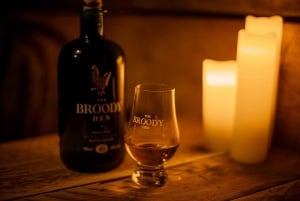 Edinburgh: Whiskyproeverij en verhalen bij de Summerhall distilleerderij