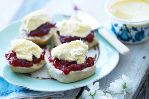 Queensferry: Sightseeing Cruise with Cream Tea
