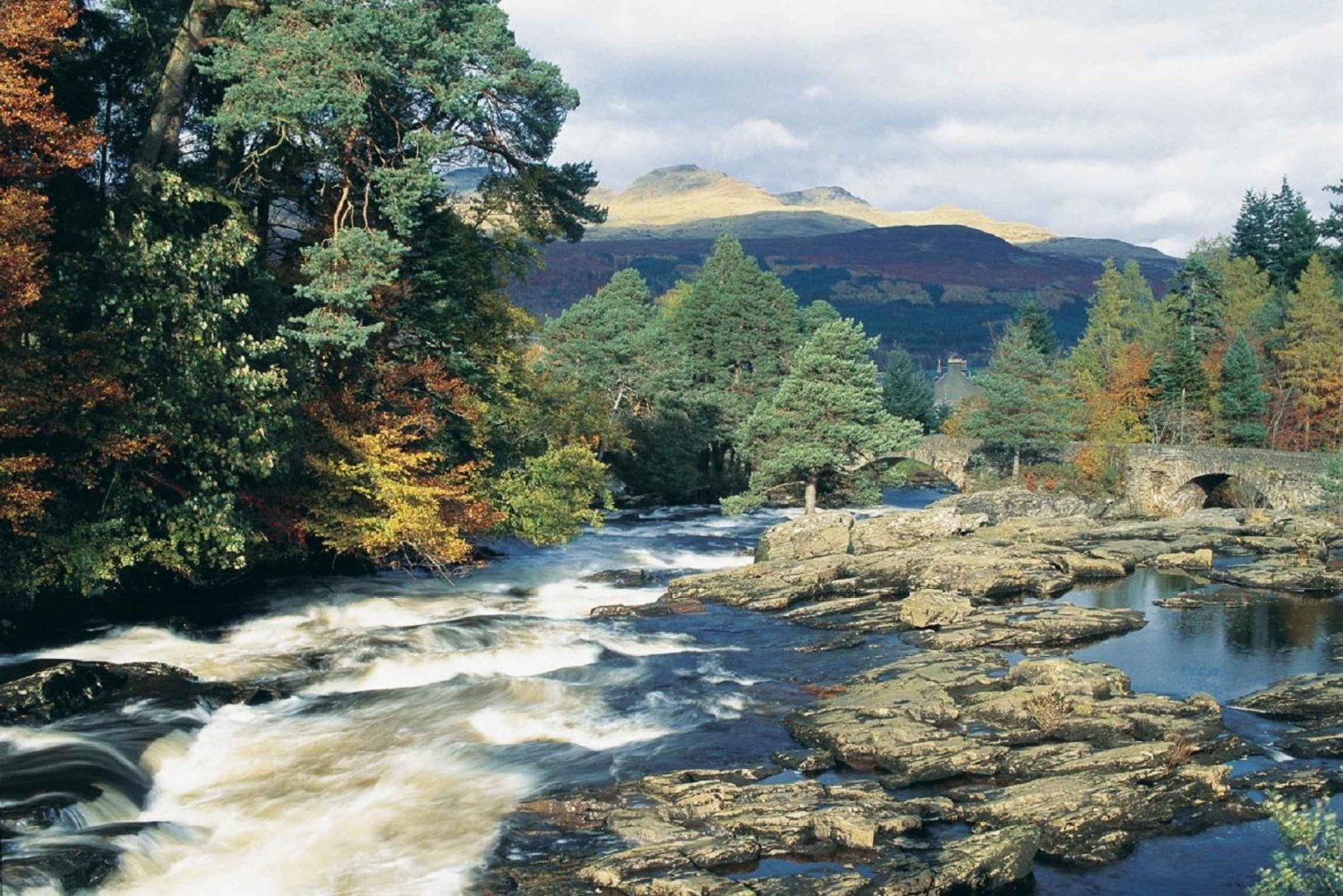 From Edinburgh: 2-Day Eilean Donan, Loch Ness & Highlands