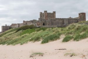 From Edinburgh: Day Trip to Bamburgh and Alnwick Castle