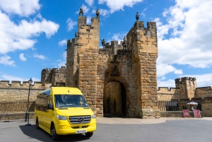 From Edinburgh: Day Trip to Bamburgh and Alnwick Castle