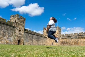 From Edinburgh: Day Trip to Bamburgh and Alnwick Castle