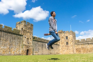 From Edinburgh: Day Trip to Bamburgh and Alnwick Castle