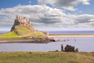 Från Edinburgh: Holy Island, Alnwick slott och Northumbria