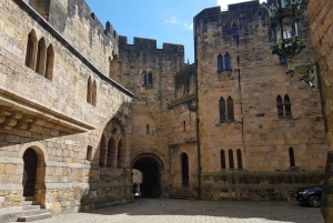 From Edinburgh: Holy Island, Alnwick Castle & Northumbria
