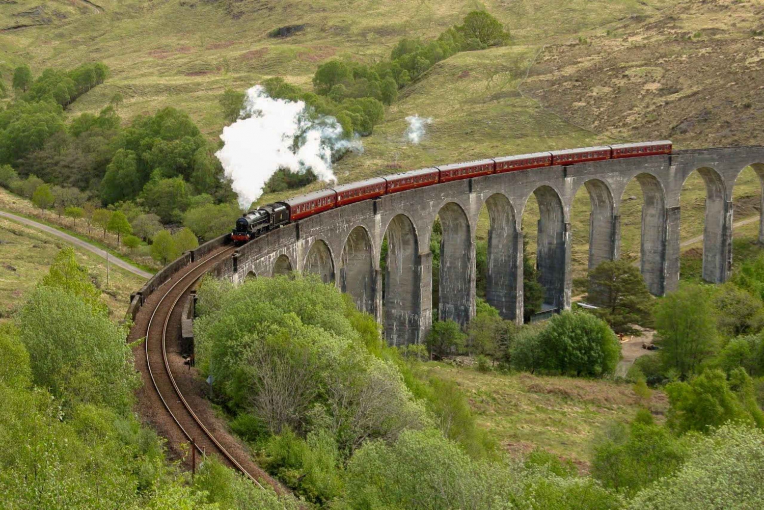 From Edinburgh: Magical Highlands Tour with Hogwarts Express