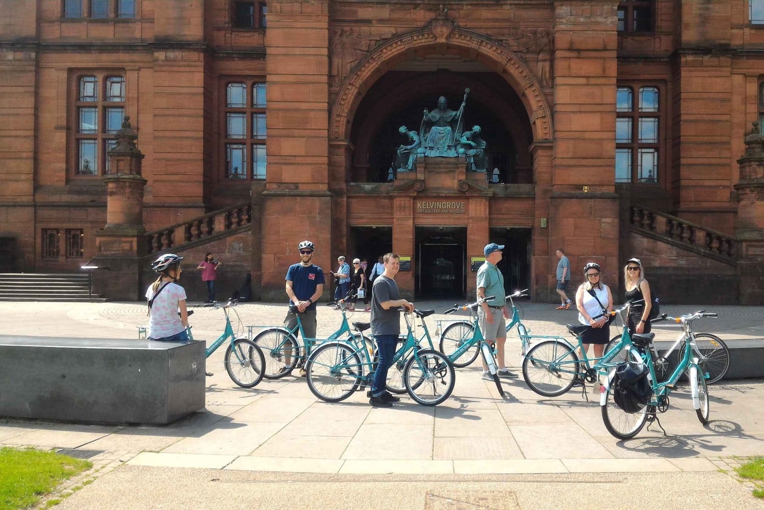 Glasgow: City, Clyde and West End Highlights Bike Tour