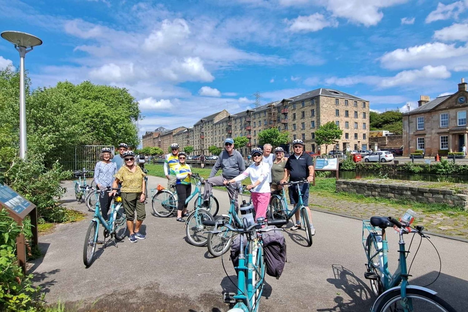 Glasgow: City, Clyde and West End Highlights Bike Tour