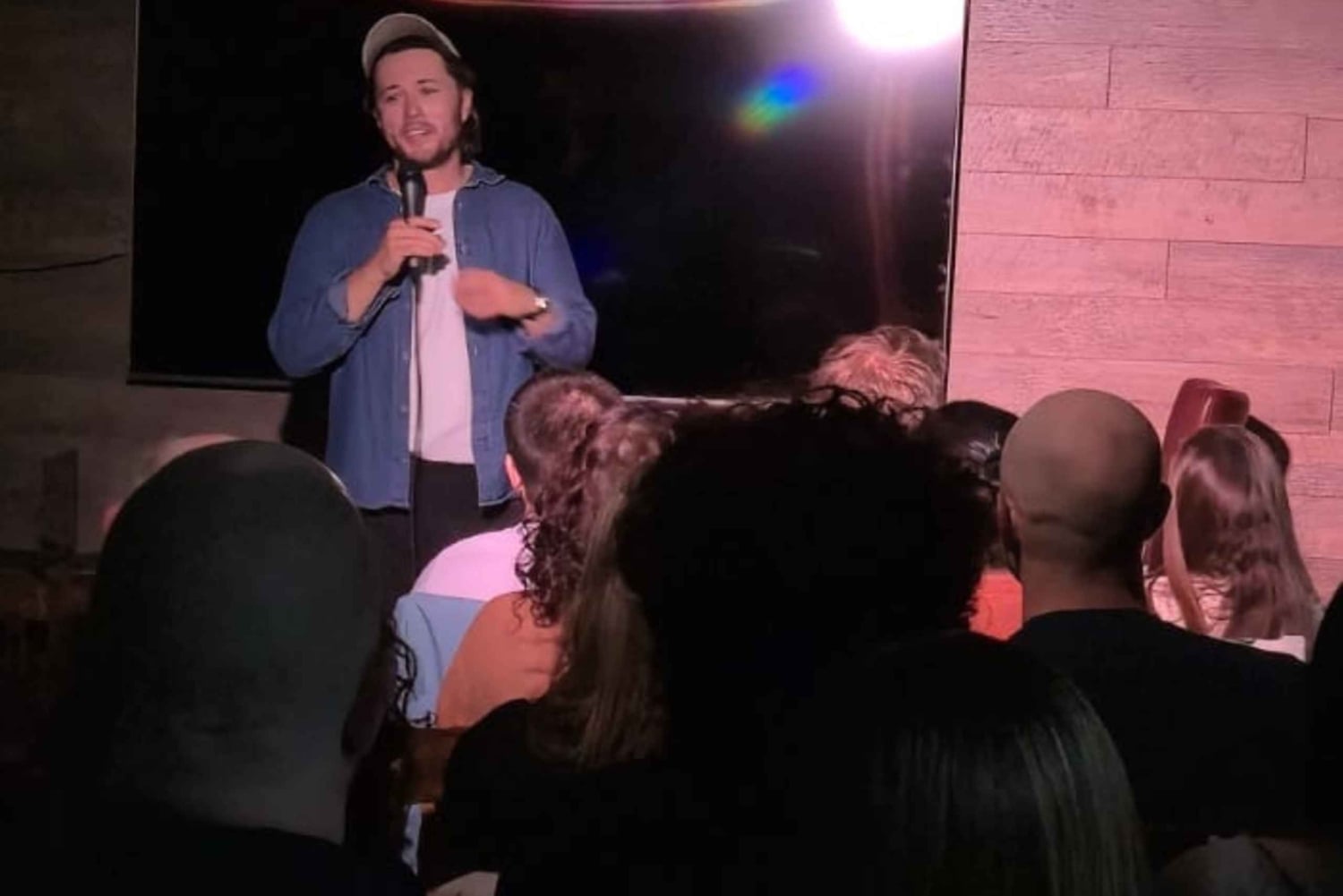 Glasgow: commedia scozzese in un suggestivo locale scozzese!