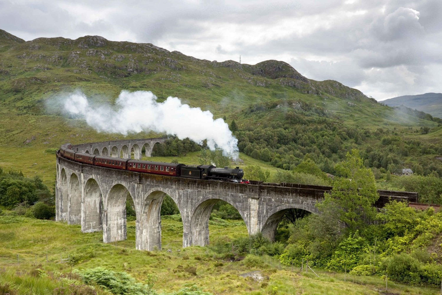 Highlands, Loch Ness, Skye & Jacobite Steam Train 5Day Tour in Edinburgh My Guide Edinburgh