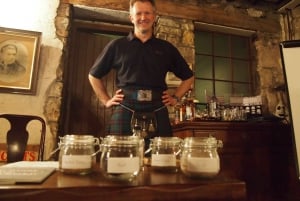 Edinburgh: Small-Group History of Whisky Tour with Tasting