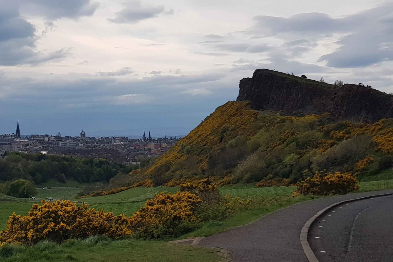 Edinburgh: Private Guided Visits in FRENCH - with Clémentine