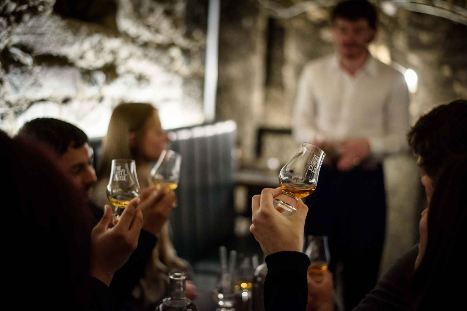 Degustazione di whisky di lusso nelle cantine sotterranee di Edimburgo