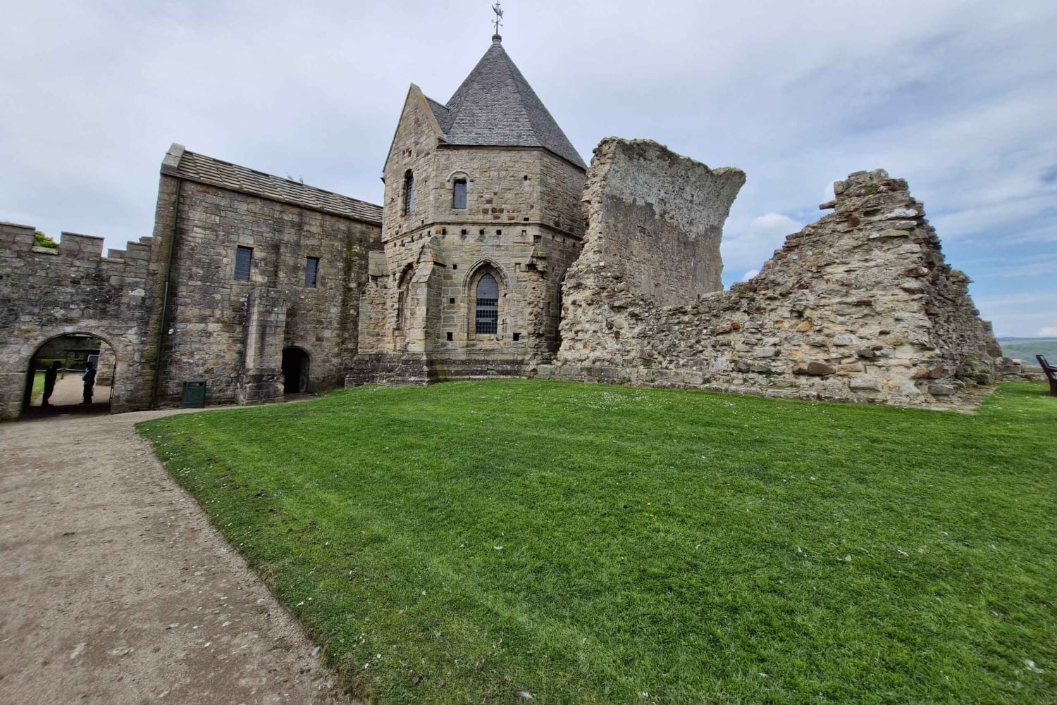 クイーンズフェリー：インチコルム島への観光クルーズ