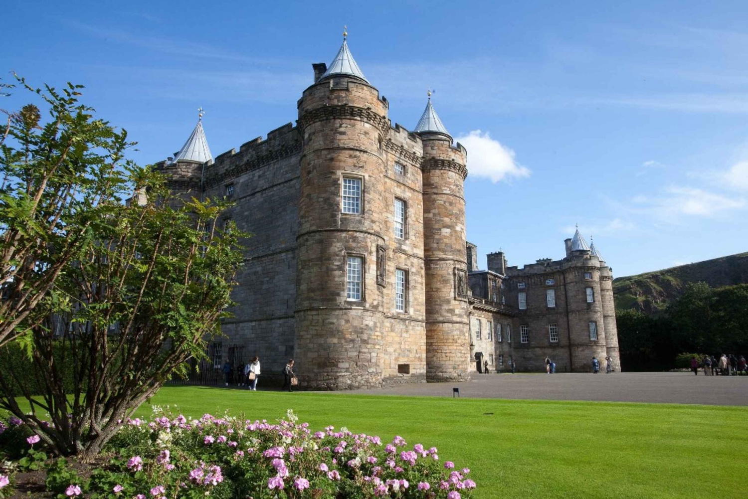 Royal Mile History Walking Tour and Palace of Holyroodhouse in