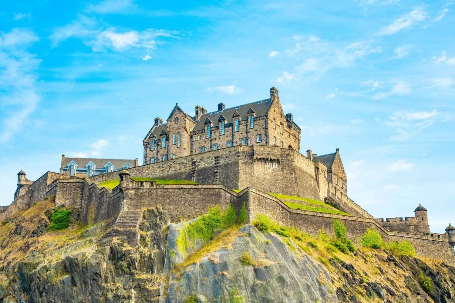 Skip-the-line Edinburgh Castle with Old Town Walking Tour