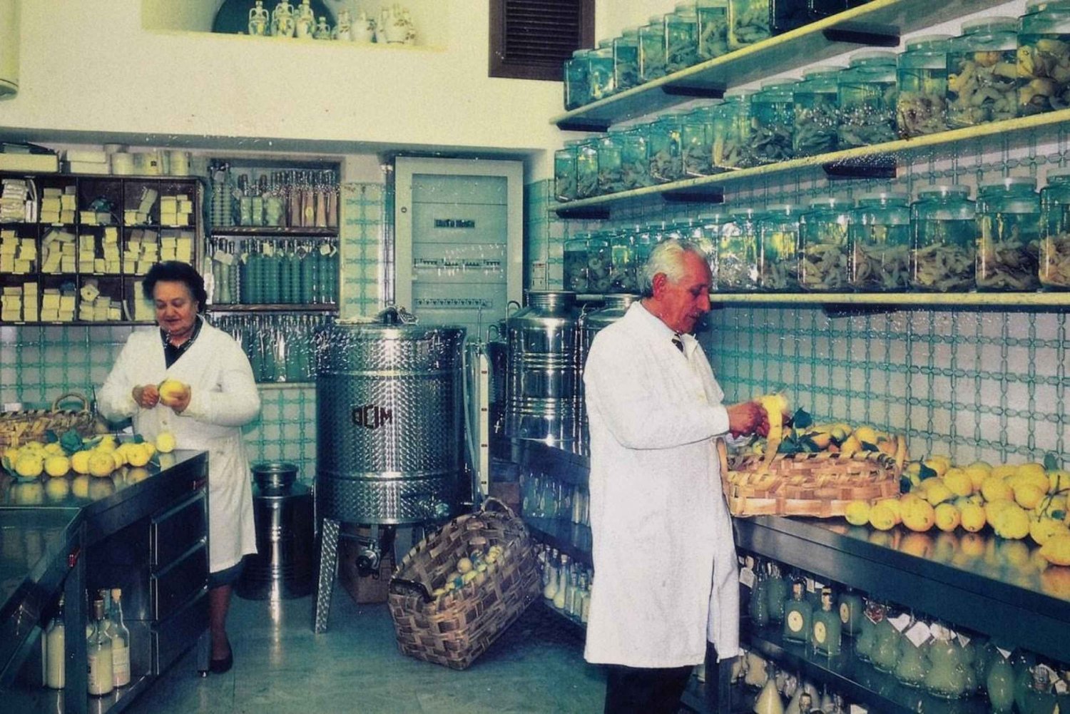 Amalfi: Wizyta w fabryce limoncello z instruktorem i degustacją