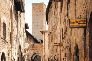 Arezzo: Guided Walking Tour with Basilica of San Francesco