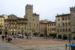 Arezzo: Guided Walking Tour with Basilica of San Francesco