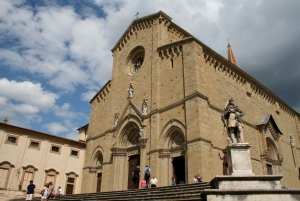 Arezzo: Guided Walking Tour with Basilica of San Francesco