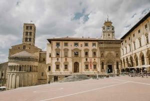 Arezzo: Guided Walking Tour with Basilica of San Francesco