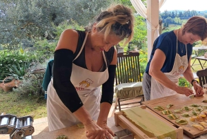 Certaldo: Typowa toskańska lekcja gotowania i wspólny posiłek