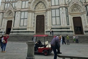 Scopri il fascino di Firenze: Tour serale su mini auto elettrica