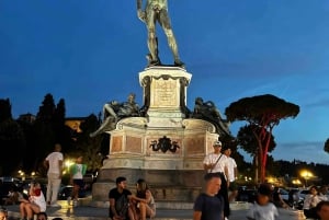 Scopri il fascino di Firenze: Tour serale su mini auto elettrica