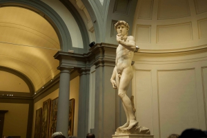 Florence: Accademia met getimede toegang – Michelangelo's David en app