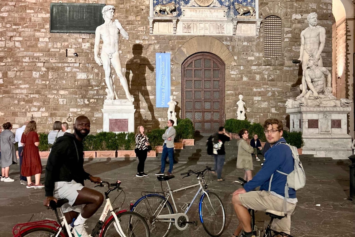 Firenze: Florence: After Dark Illuminated Bike Tour