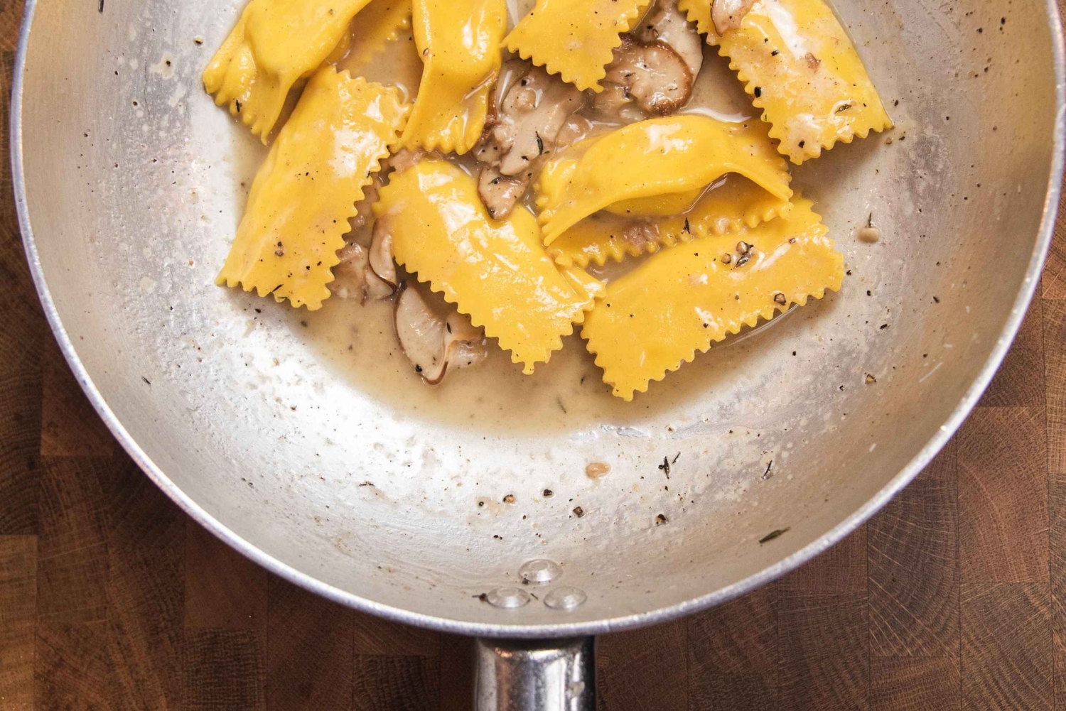 フィレンツェ：料理とワインを伴うパスタ料理の芸術ワークショップ