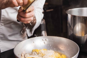 フィレンツェ：料理とワインを伴うパスタ料理の芸術ワークショップ