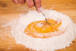 フィレンツェ：料理とワインを伴うパスタ料理の芸術ワークショップ