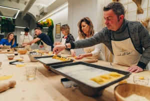 フィレンツェ：料理とワインを伴うパスタ料理の芸術ワークショップ