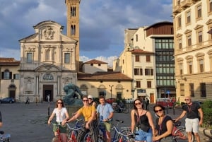 Florence at Night Bike Tour with Wine and Aperitivo Picnic