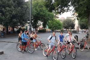 Florence at Night Bike Tour with Wine and Aperitivo Picnic