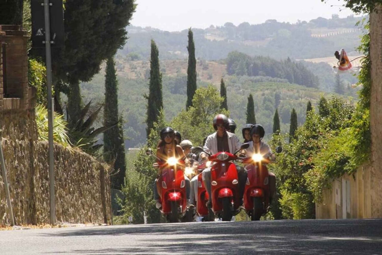 Florencja/Badesse: grupowa wycieczka Vespą po Toskanii z degustacją wina