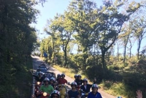 Florencja/Badesse: grupowa wycieczka Vespą po Toskanii z degustacją wina