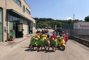 Florencja/Badesse: grupowa wycieczka Vespą po Toskanii z degustacją wina