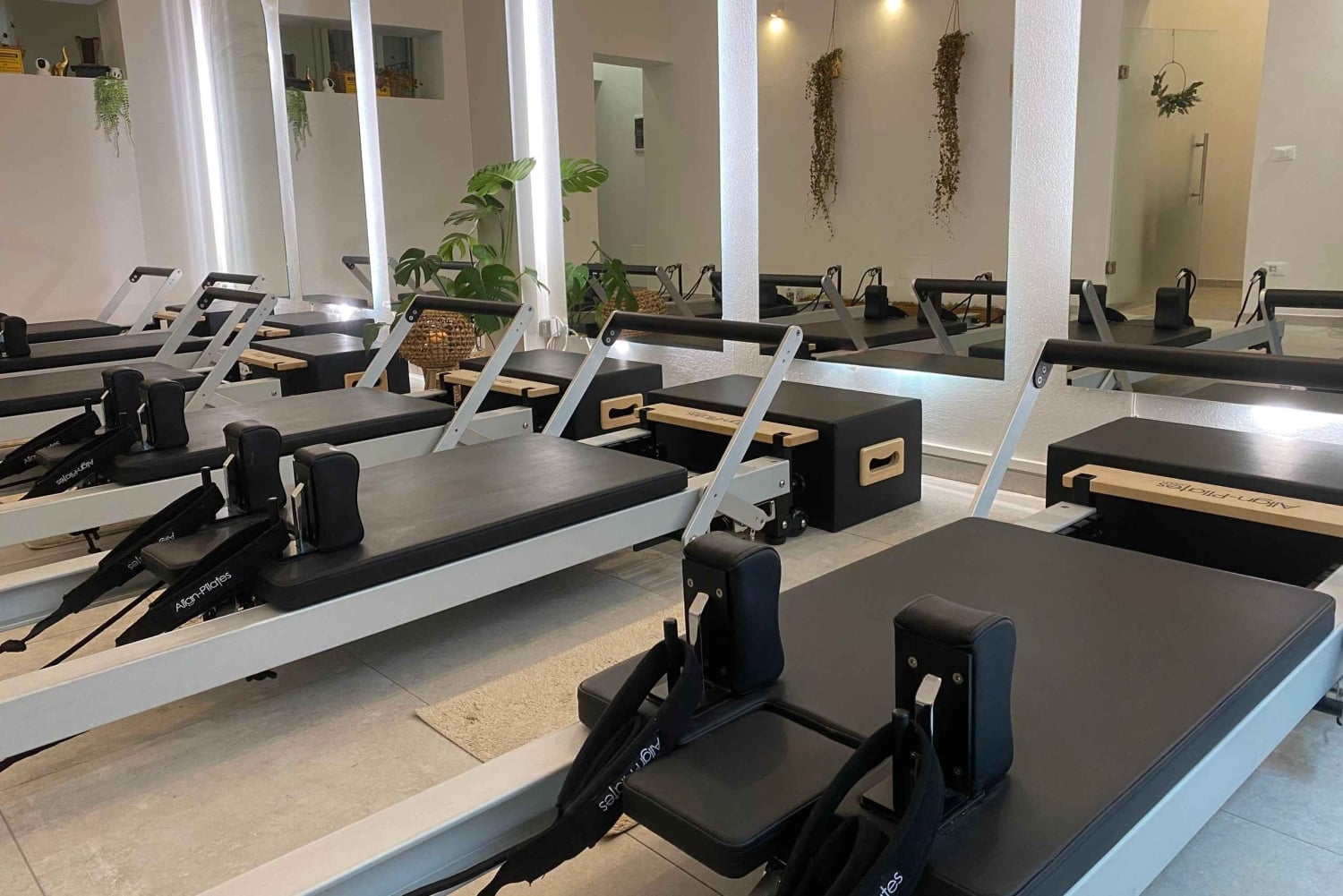 Florenz: Private Reformer Pilates Session bei Kerzenschein